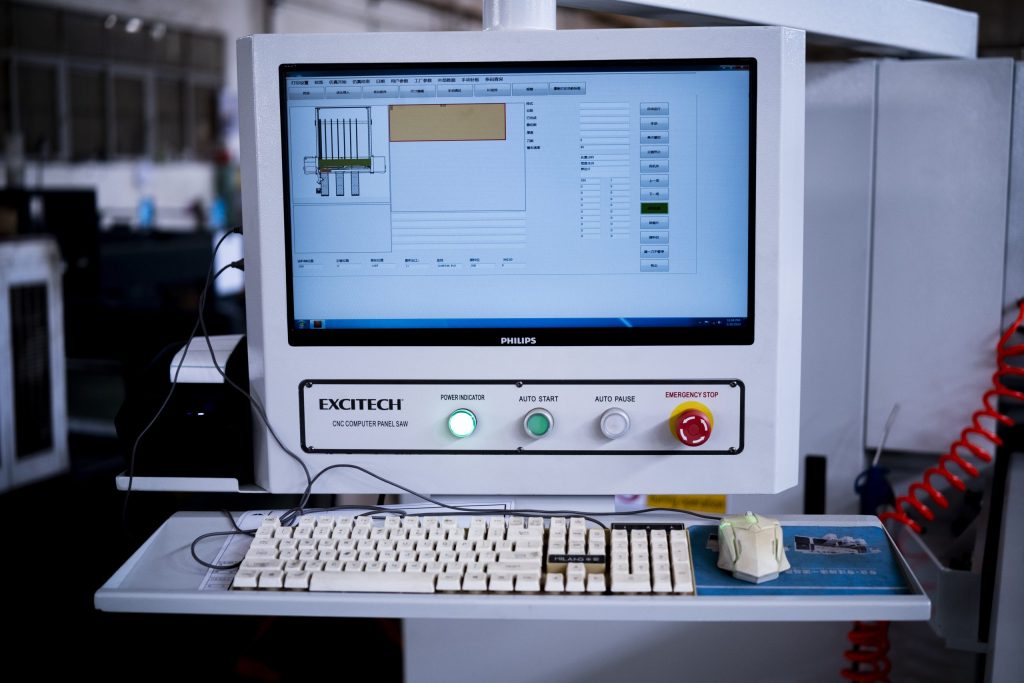 Industrial PC controller with ECAM saw optimisation software on EP Series beam saw UK